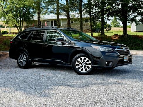 Used 2022 Subaru Outback Premium AWD/4WD image 2
