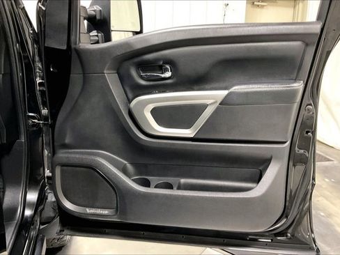 Used 2018 Nissan Titan PRO-4X w/ Pro-4x Convenience Package image 24
