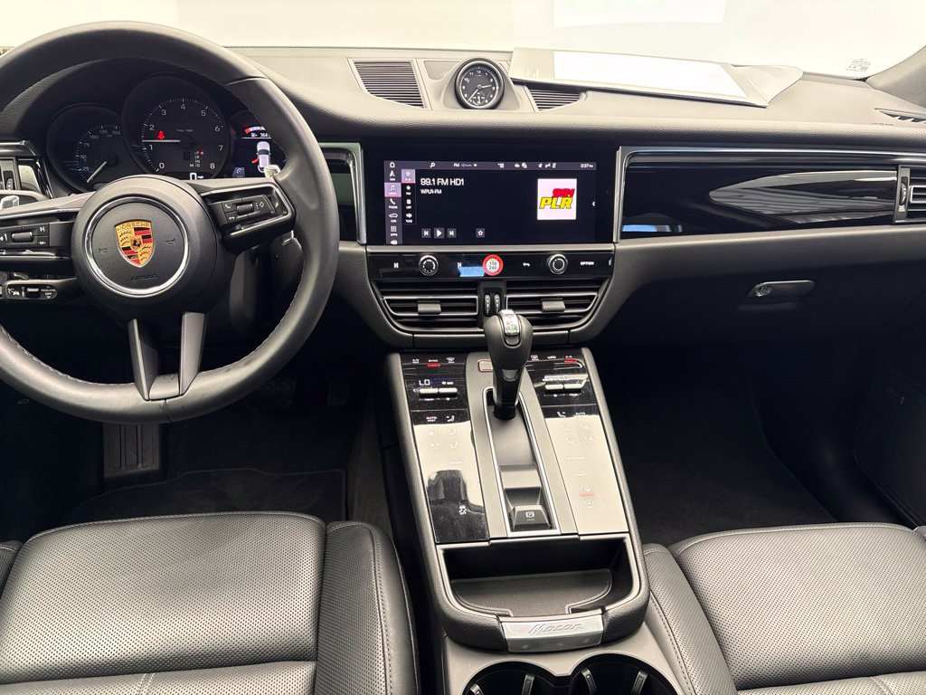 Certified 2026 Porsche Macan AWD/4WD image 30