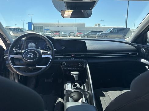 Used 2025 Hyundai Elantra SEL FWD image 14