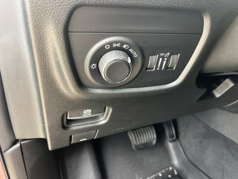 Used 2025 Jeep Grand Cherokee L Altitude AWD/4WD image 16