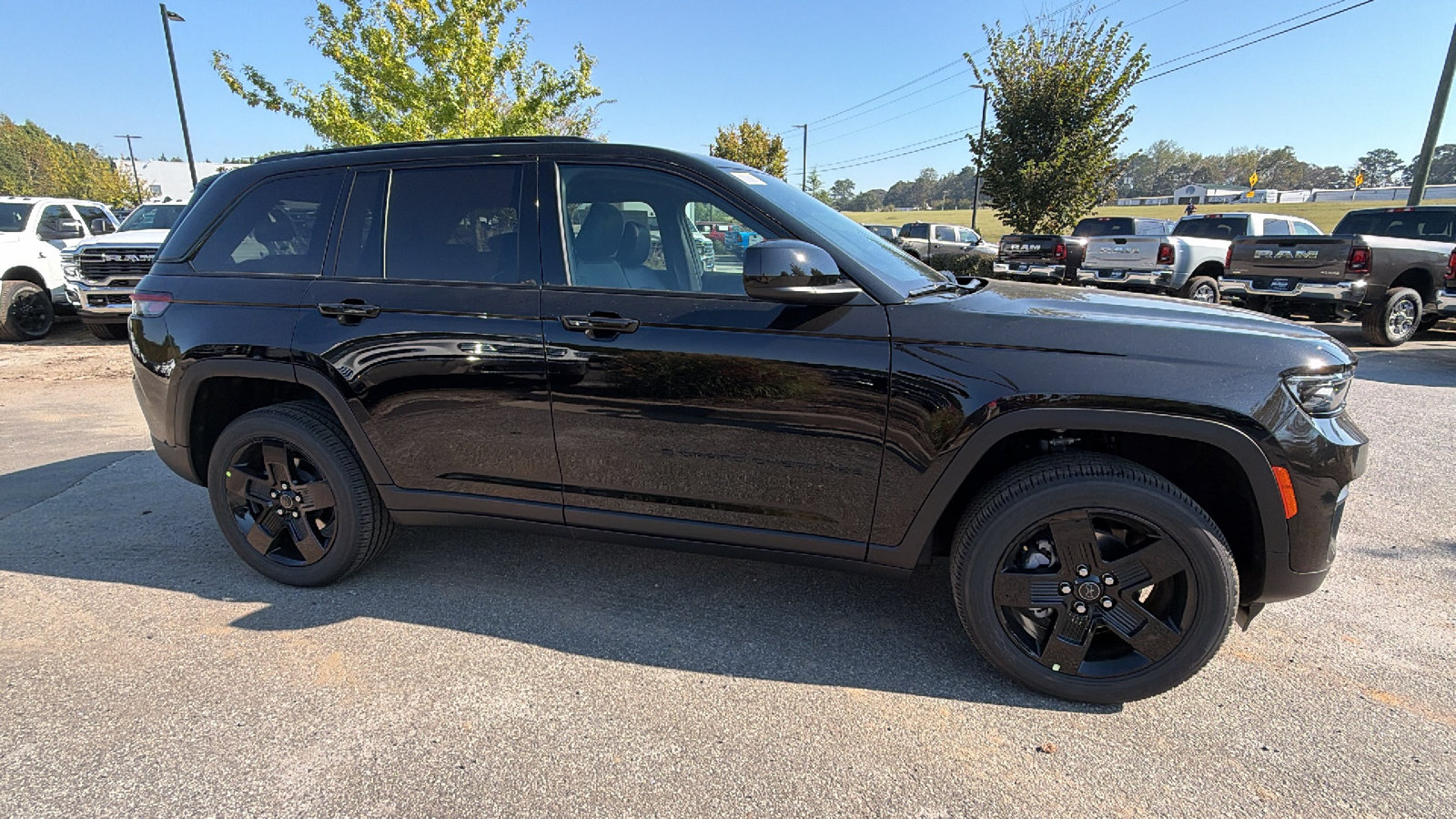 New 2027 Jeep Grand Cherokee Laredo X AWD/4WD image 7