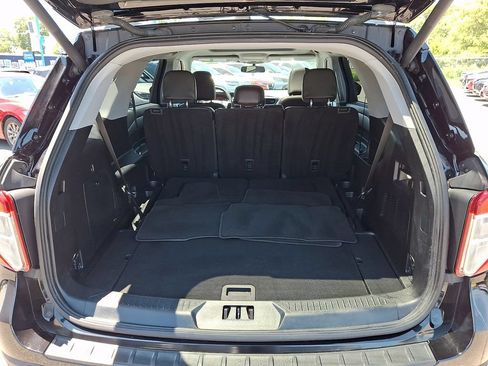 Used 2021 Ford Explorer XLT w/ Equipment Group 202A AWD/4WD image 31