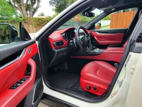 Used 2019 Maserati Levante AWD/4WD image 9