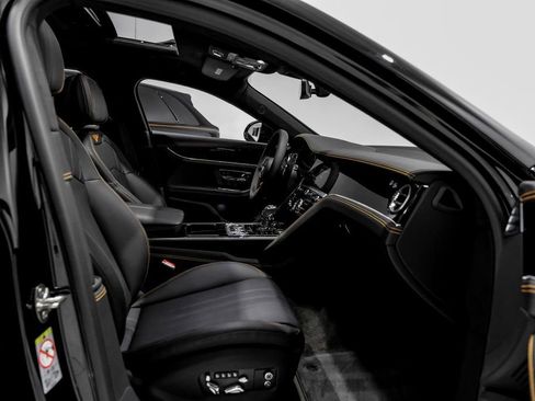 Used 2024 Bentley Flying Spur V8 image 33
