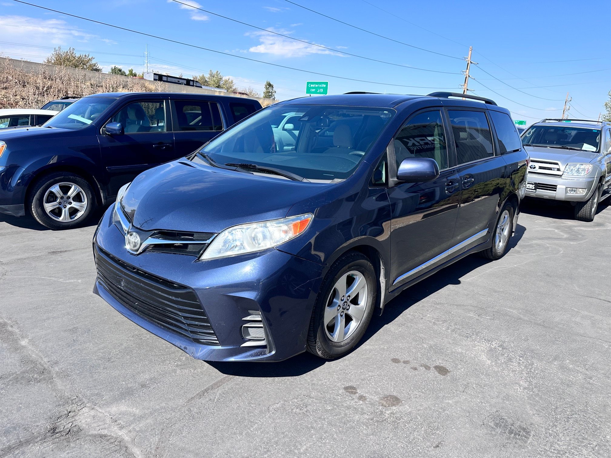 Used 2019 Toyota Sienna LE w/ Protection Package FWD image 2