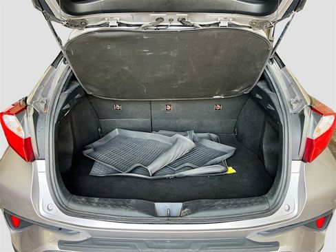 Used 2018 Toyota C-HR XLE image 23