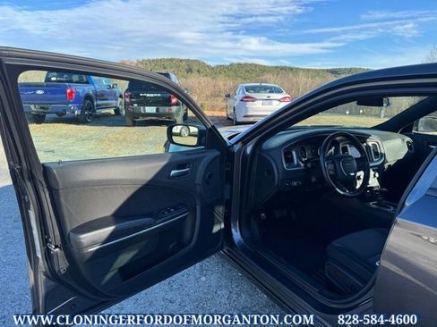 Used 2022 Dodge Charger SXT image 15