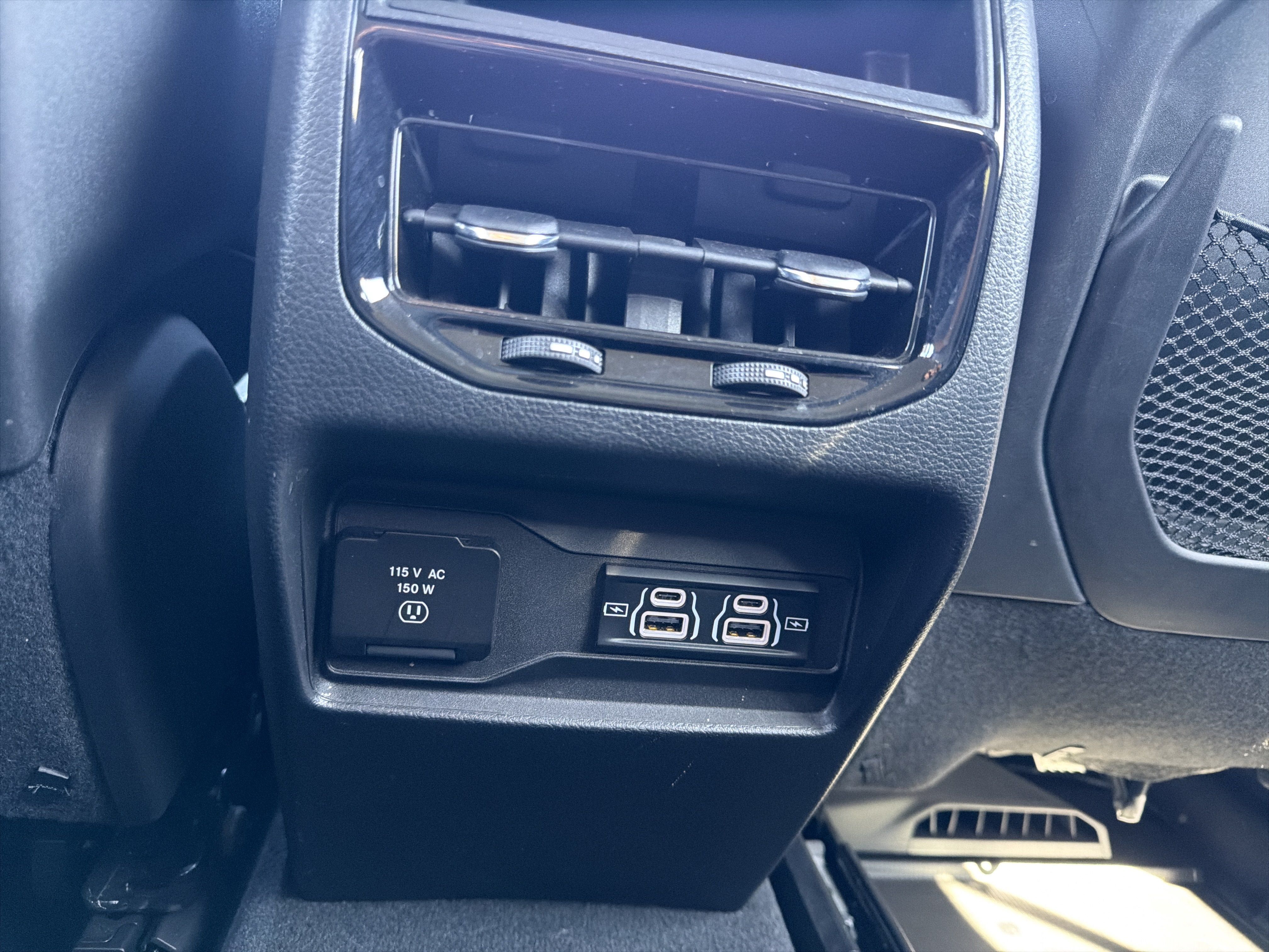 Used 2023 Jeep Grand Cherokee Laredo w/ Luxury Tech Group I AWD/4WD image 23