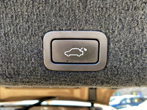 Used 2016 Volvo XC70 T5 Premier w/ Proximity Package image 24