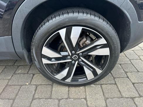 Used 2023 Volvo XC40 B5 Plus w/ Protection Package Premier AWD/4WD image 29