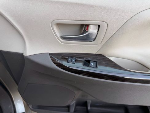 Used 2015 Toyota Sienna XLE Premium image 28