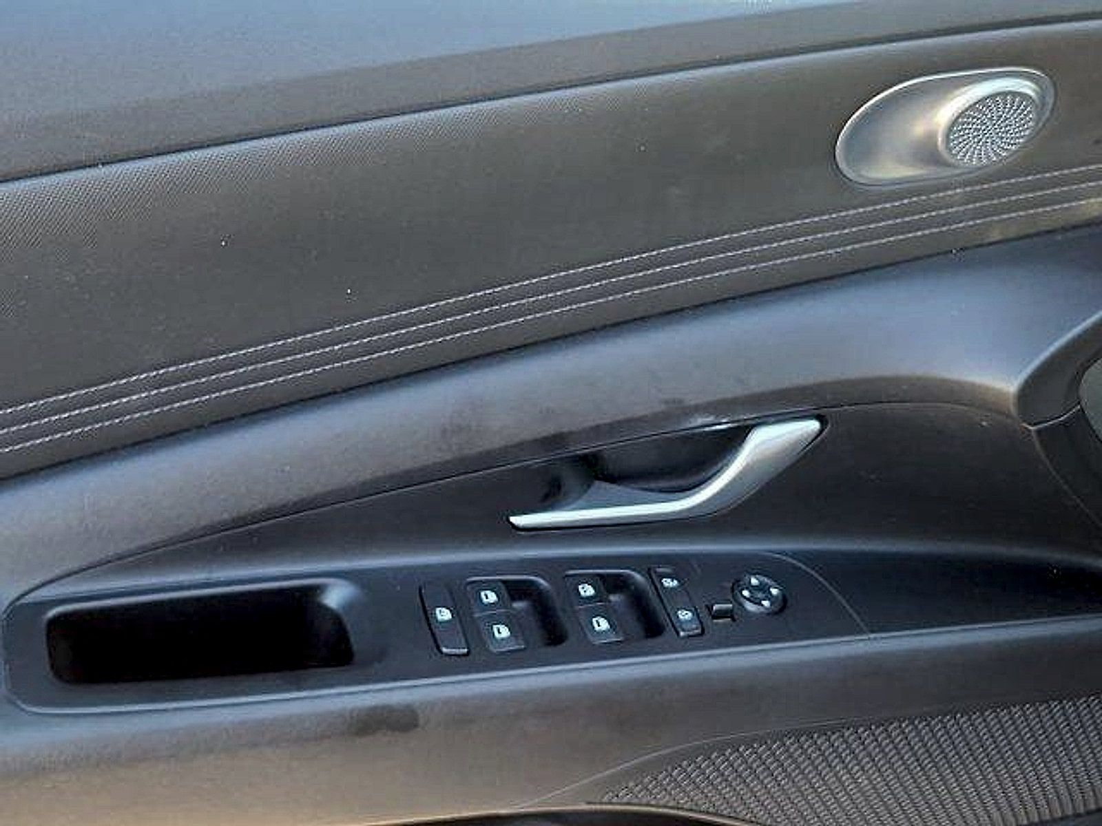 Used 2022 Hyundai Elantra SEL w/ Convenience Package FWD image 22