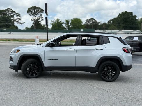 Used 2026 Jeep Compass Latitude AWD/4WD image 4