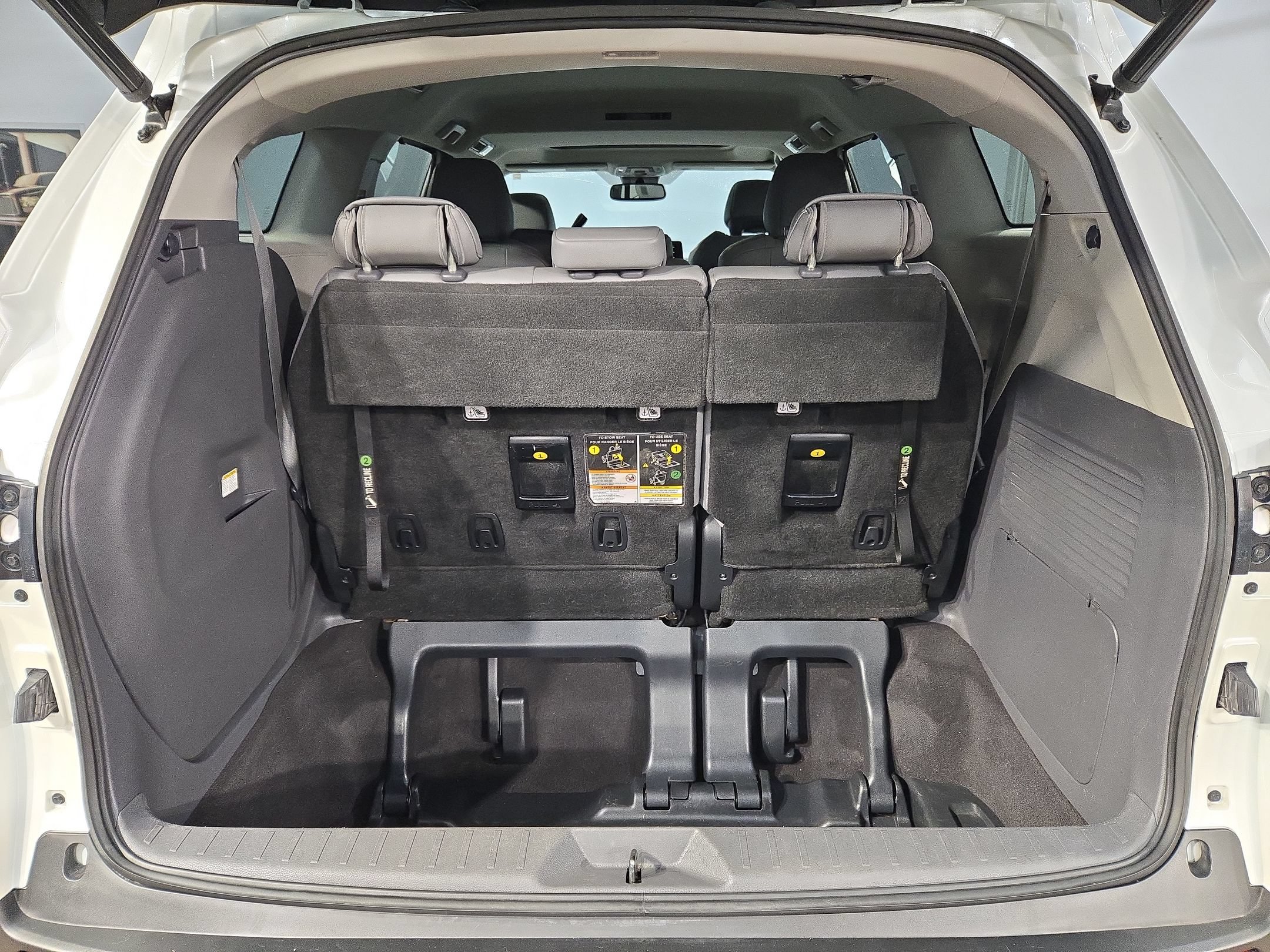 Used 2021 Toyota Sienna XLE FWD image 18