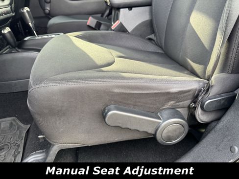 Used 2016 Jeep Wrangler Unlimited Sport w/ Connectivity Group image 5