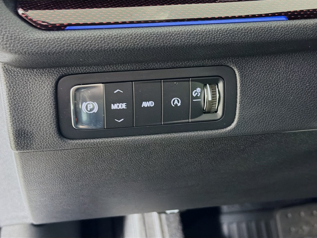 New 2026 Chevrolet Traverse RS w/ LPO, Floor Liner Package AWD/4WD image 11