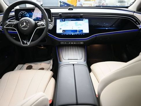 Used 2025 Mercedes-Benz E 350 4MATIC Sedan image 22