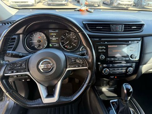 Used 2017 Nissan Rogue SV AWD/4WD image 11