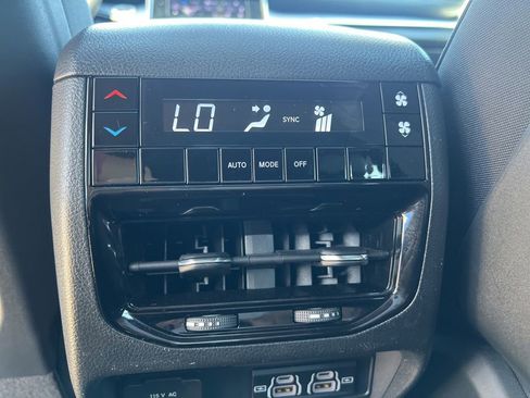 Used 2025 Jeep Grand Cherokee L Altitude RWD image 10
