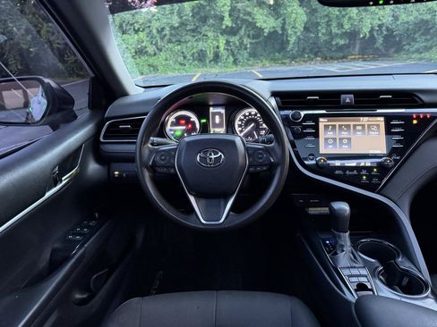 Used 2020 Toyota Camry LE w/ Sunroof Package FWD image 29