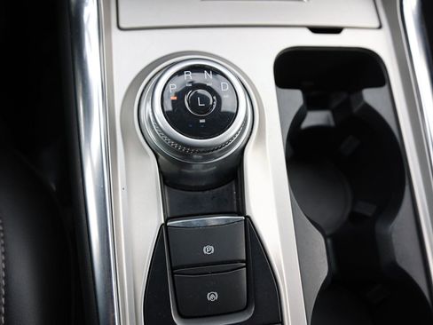 Used 2022 Ford Explorer XLT w/ Equipment Group 202A image 34