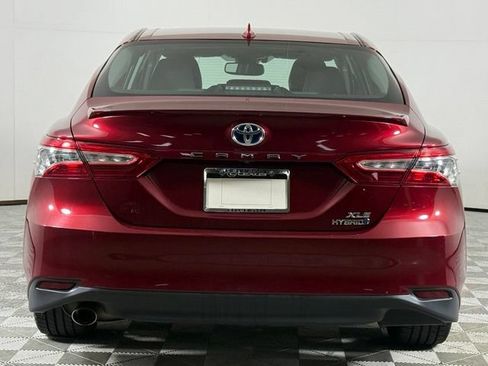 Used 2020 Toyota Camry XLE w/ Sunroof Package FWD image 7