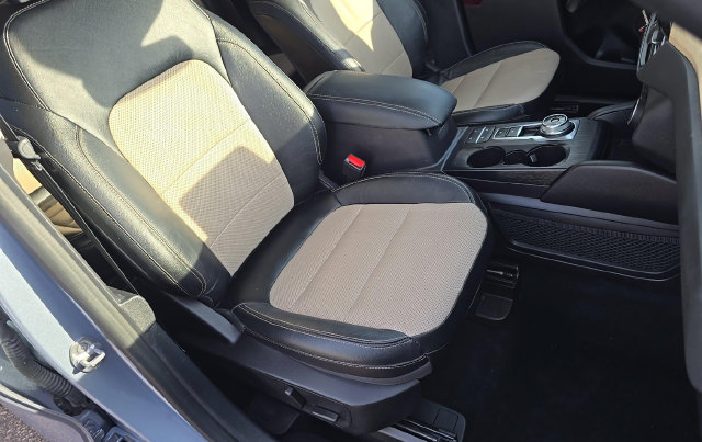 Used 2022 Ford Escape Titanium w/ Titanium Elite Package AWD/4WD image 6