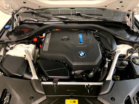 Certified 2023 BMW 530e xDrive w/ Premium Package AWD/4WD image 30