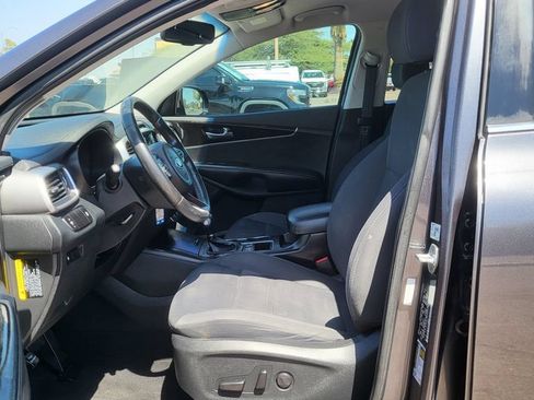 Used 2018 Kia Sorento FWD image 24