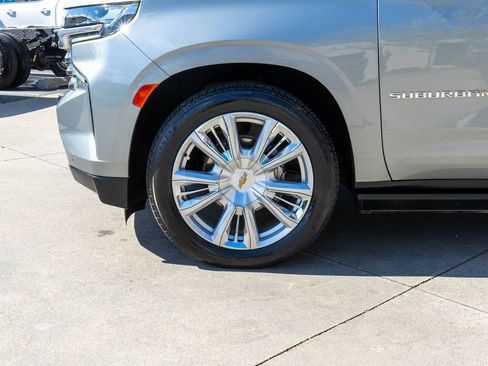 Used 2024 Chevrolet Suburban High Country AWD/4WD image 32