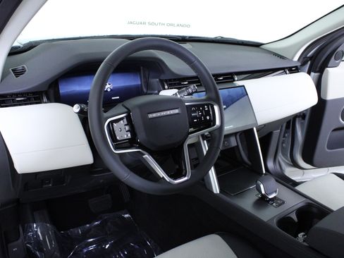 Used 2025 Land Rover Discovery Sport S image 21