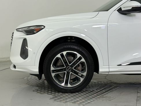 Certified 2025 Audi Q5 Premium w/ Convenience Package AWD/4WD image 11
