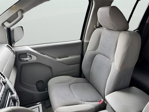 Used 2016 Nissan Frontier SV image 12