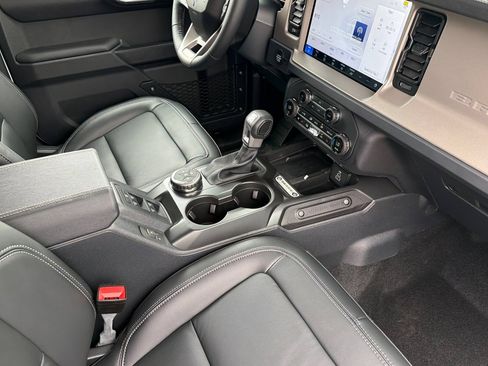 New 2026 Ford Bronco Outer Banks w/ Black Appearance Package AWD/4WD image 17
