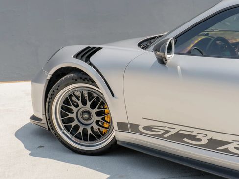 Used 2019 Porsche 911 GT3 RS RWD image 40