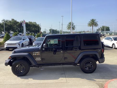 Used 2017 Jeep Wrangler Unlimited Sport w/ Connectivity Group AWD/4WD image 4
