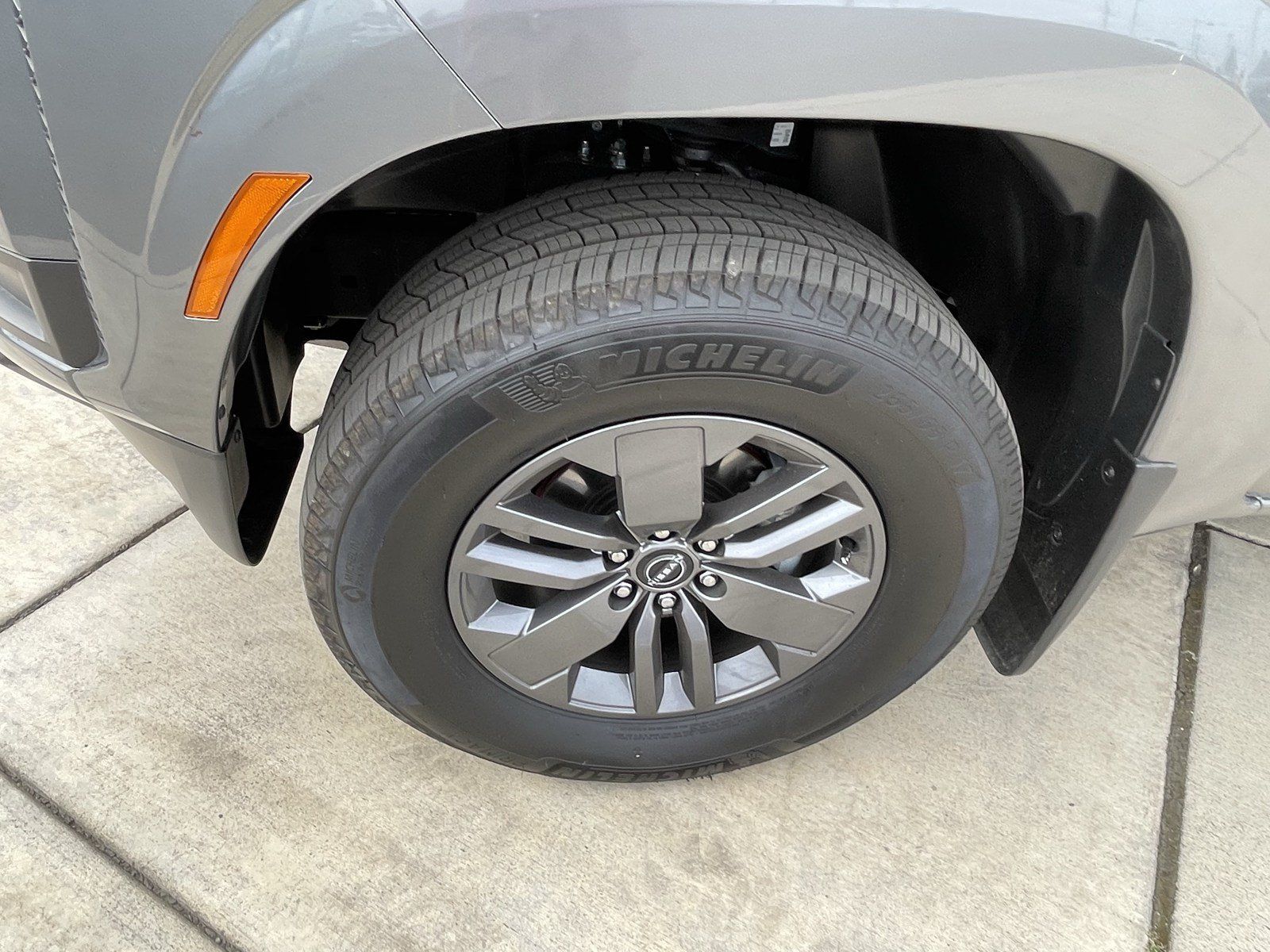 Used 2025 Nissan Frontier SV AWD/4WD image 9