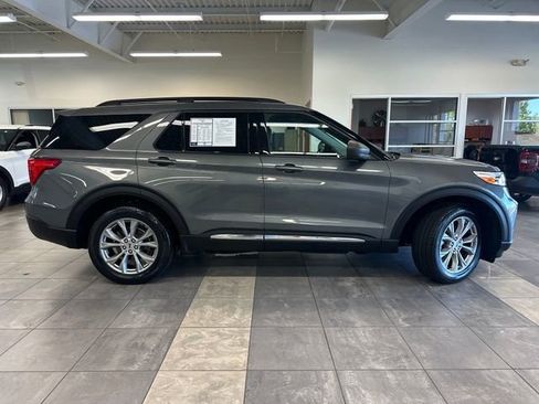 Used 2023 Ford Explorer XLT w/ Equipment Group 202A AWD/4WD image 13