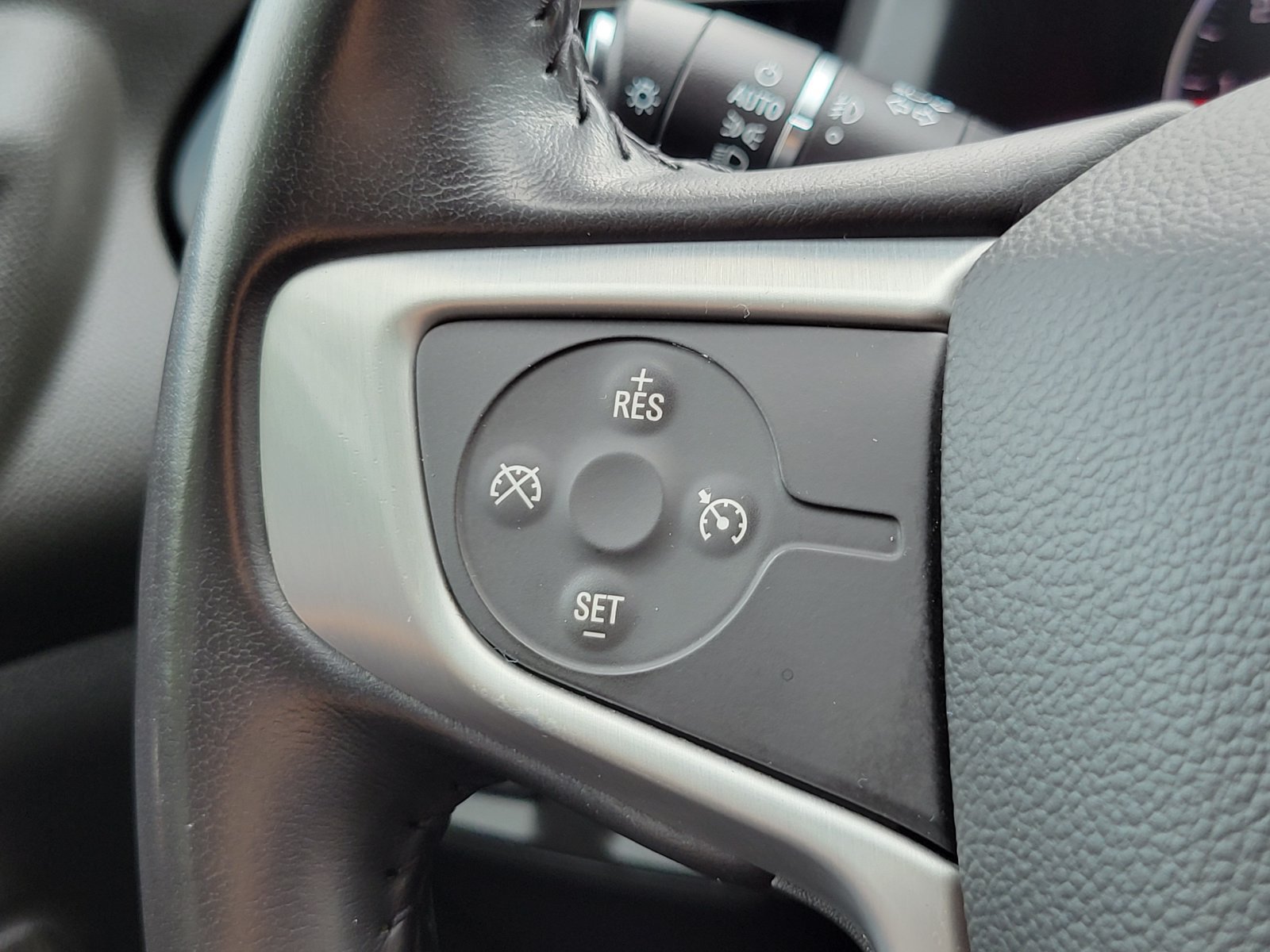 Used 2020 GMC Acadia SLT w/ Trailering Package FWD image 16