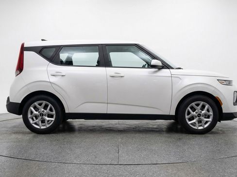 Used 2025 Kia Soul LX w/ LX Technology Package image 11
