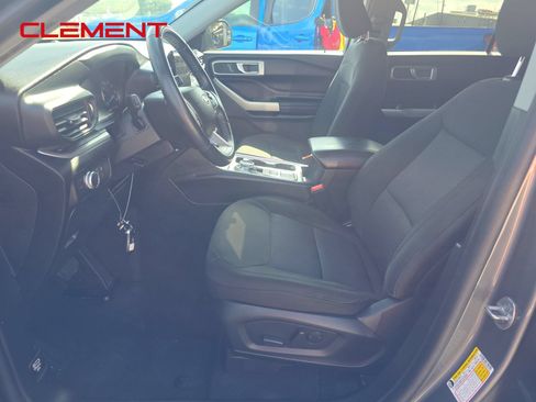 Used 2022 Ford Explorer XLT RWD image 3