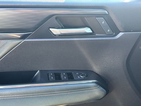 Used 2024 GMC Acadia AT4 w/ Luxury Package image 28