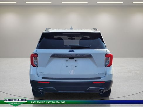 Used 2022 Ford Explorer XLT w/ Equipment Group 202A AWD/4WD image 5