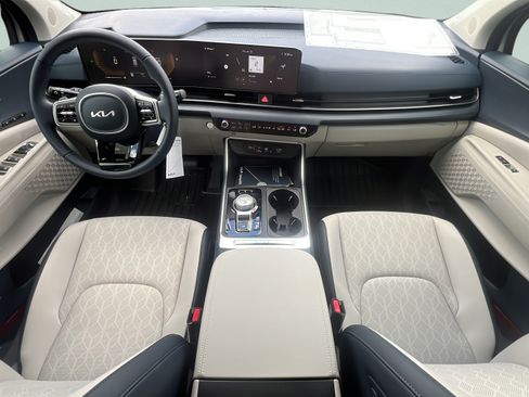 New 2026 Kia Carnival EX FWD image 11