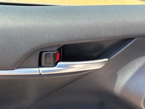 Used 2023 Toyota Camry SE image 9