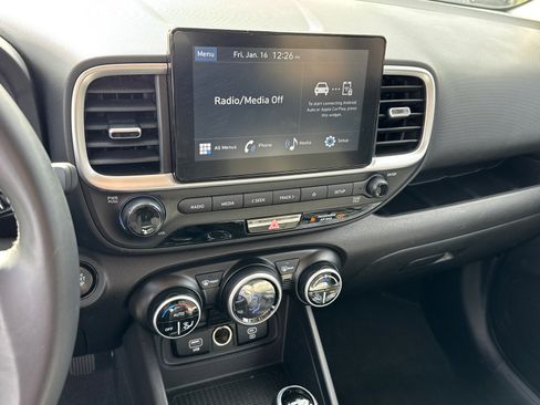 Used 2025 Hyundai Venue SEL image 28