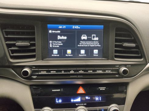 Used 2020 Hyundai Elantra SEL FWD image 25