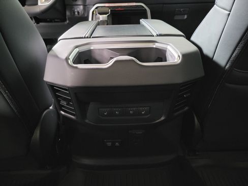 New 2025 Toyota Tundra Platinum image 39