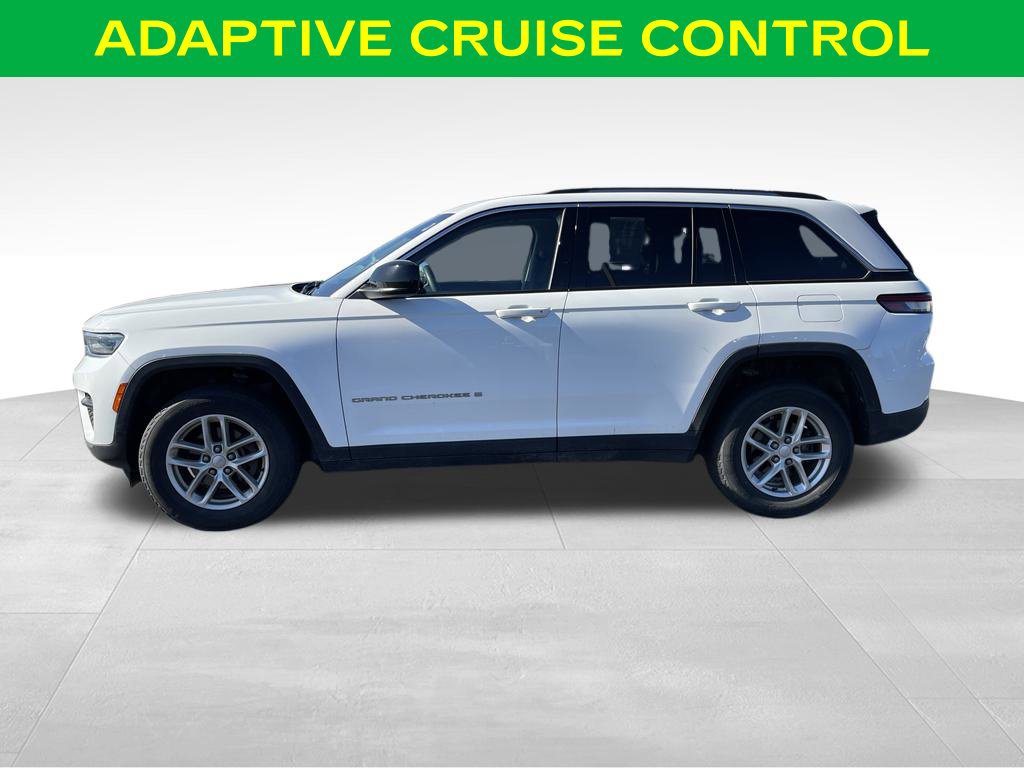 Used 2023 Jeep Grand Cherokee Laredo AWD/4WD image 7